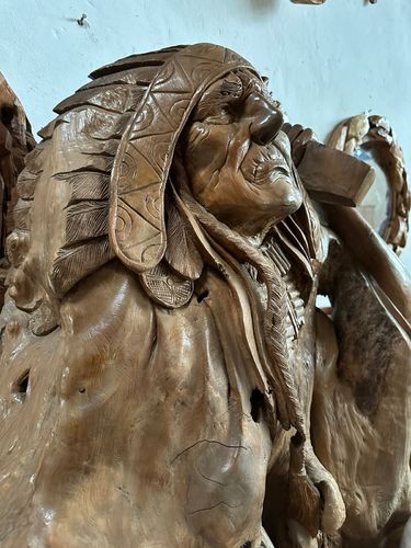 Indianer Figur aus Albesia Holz geschnitzt Original Little Big Horn Statue Dekoration